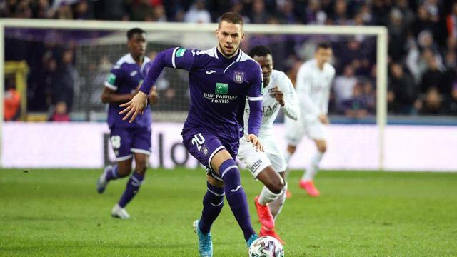 随着他与法 随着他与法